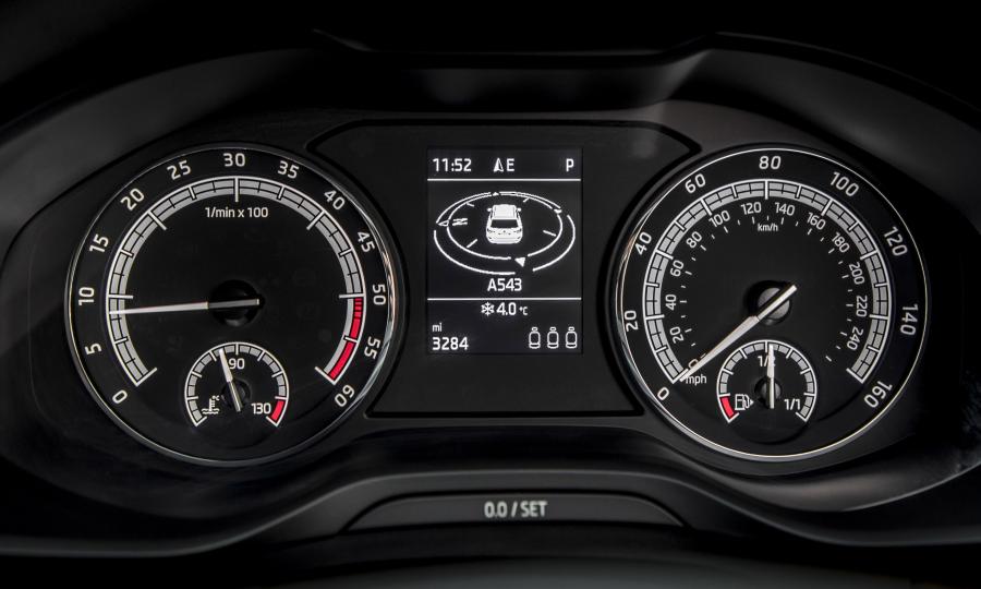 Панель приборов Skoda Kodiaq Scout 2017 года  (UK) (фото 28 из 36)